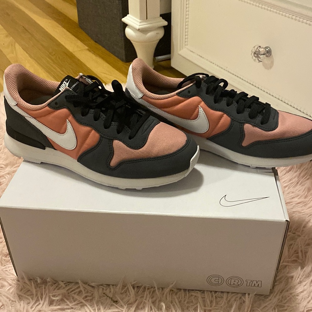 Brand new size 8 custom sneakers